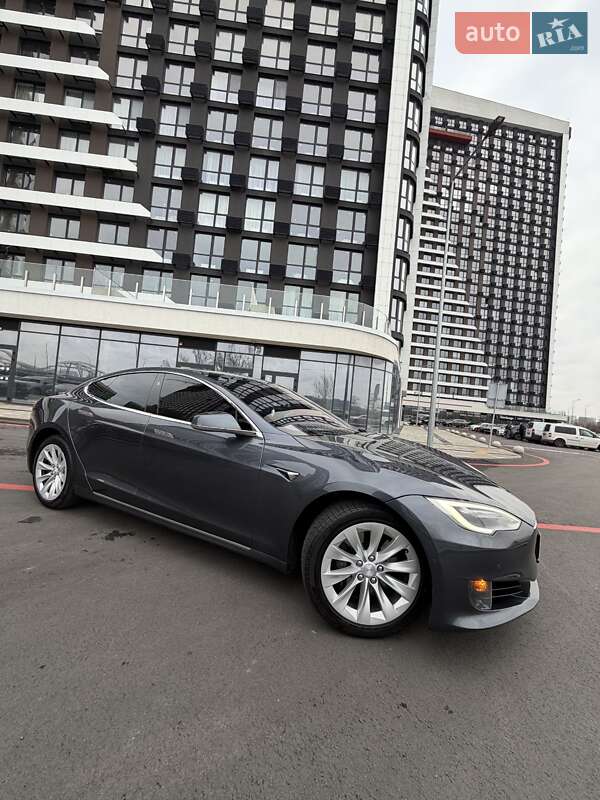 Ліфтбек Tesla Model S 2017 в Києві фото 6 Ліфтбек Tesla Model S 2017 в Києві