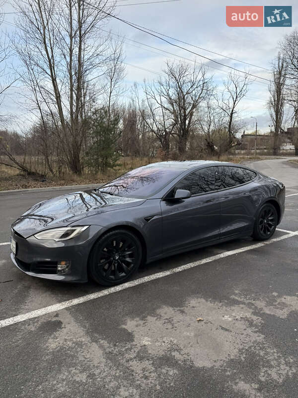 Лифтбек Tesla Model S 2018 в Чернигове