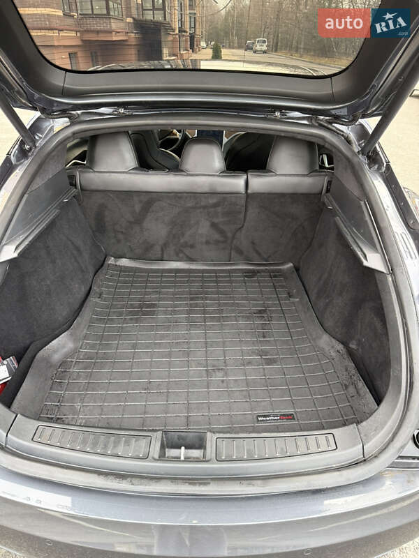 Лифтбек Tesla Model S 2018 в Чернигове