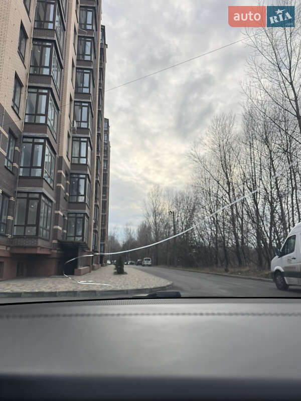 Лифтбек Tesla Model S 2018 в Чернигове