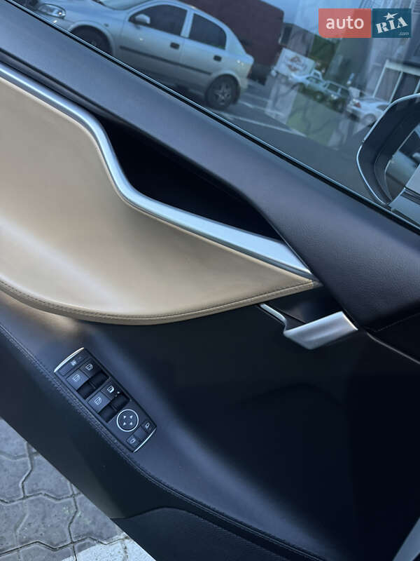 Ліфтбек Tesla Model S 2013 в Одесі