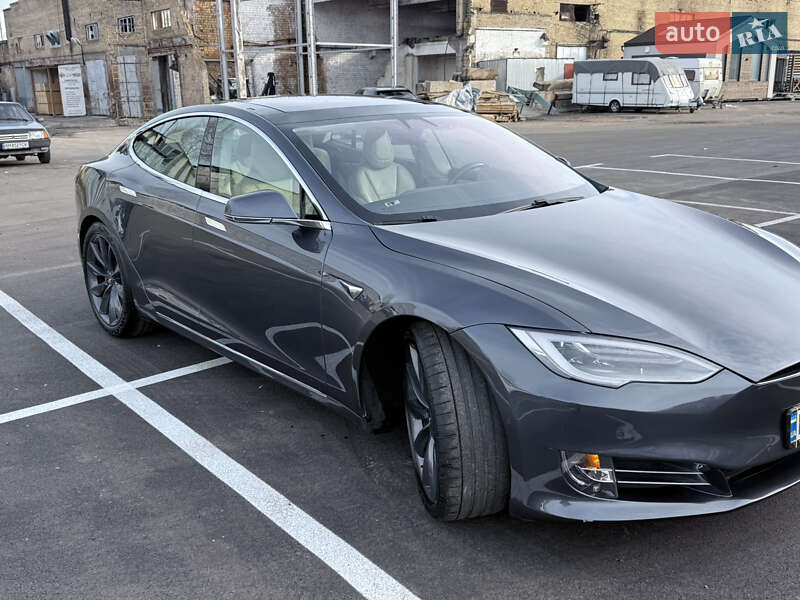 Лифтбек Tesla Model S 2017 в Киеве фото 3 Лифтбек Tesla Model S 2017 в Киеве