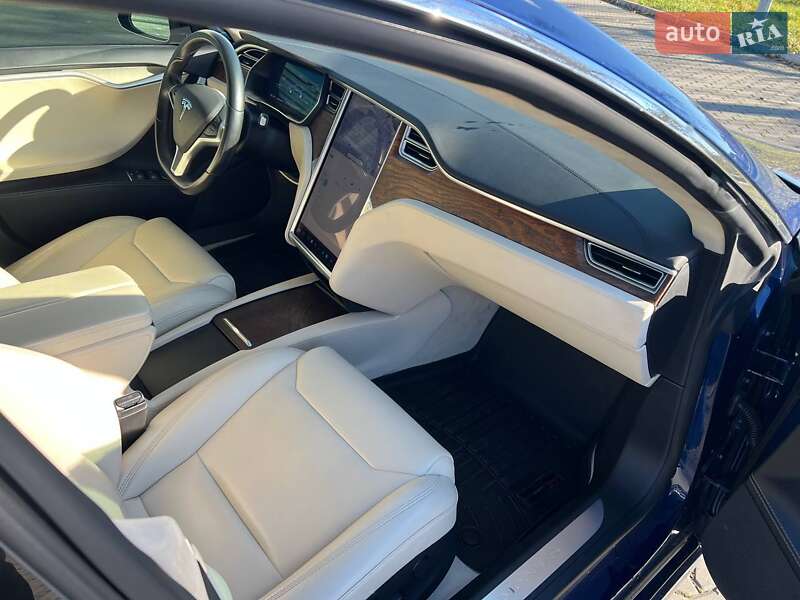 Лифтбек Tesla Model S 2017 в Кременчуге