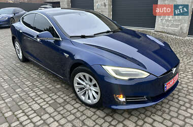 Ліфтбек Tesla Model S 2017 в Львові
