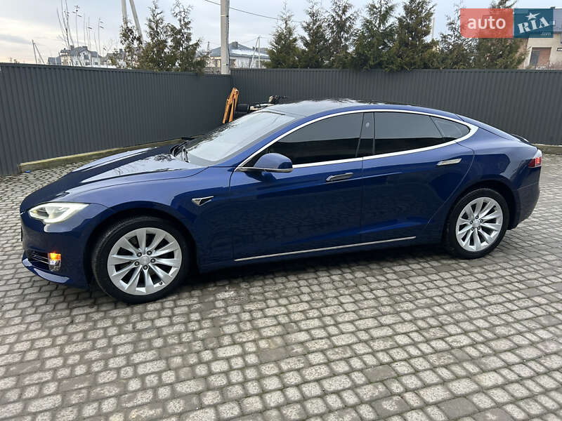 Ліфтбек Tesla Model S 2017 в Львові