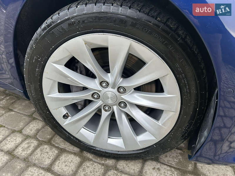 Ліфтбек Tesla Model S 2017 в Львові