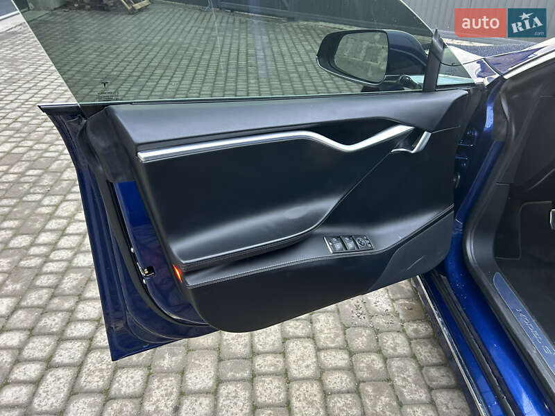 Ліфтбек Tesla Model S 2017 в Львові