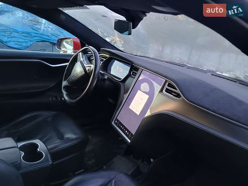 Лифтбек Tesla Model S 2016 в Самборе