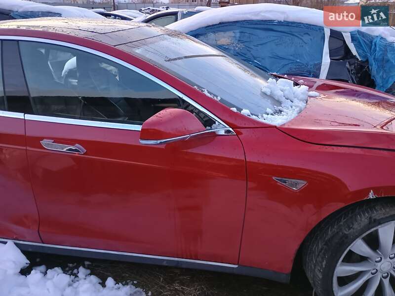 Лифтбек Tesla Model S 2016 в Самборе
