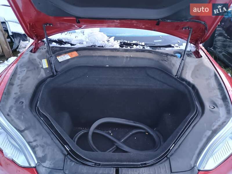 Лифтбек Tesla Model S 2016 в Самборе