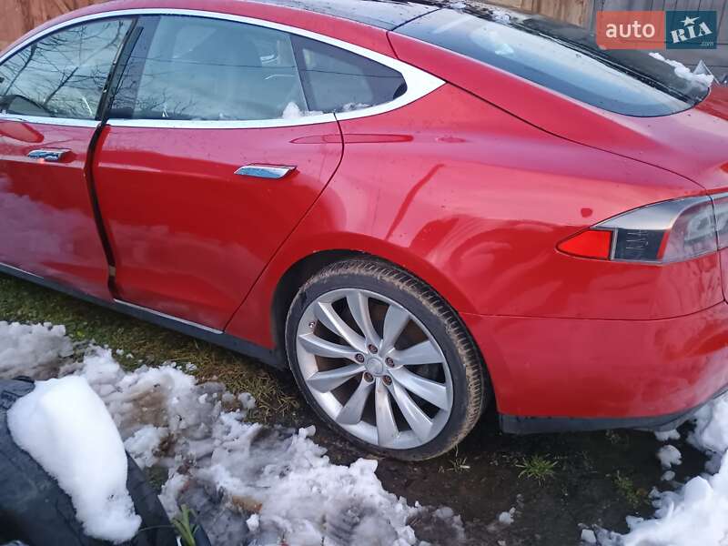 Лифтбек Tesla Model S 2016 в Самборе