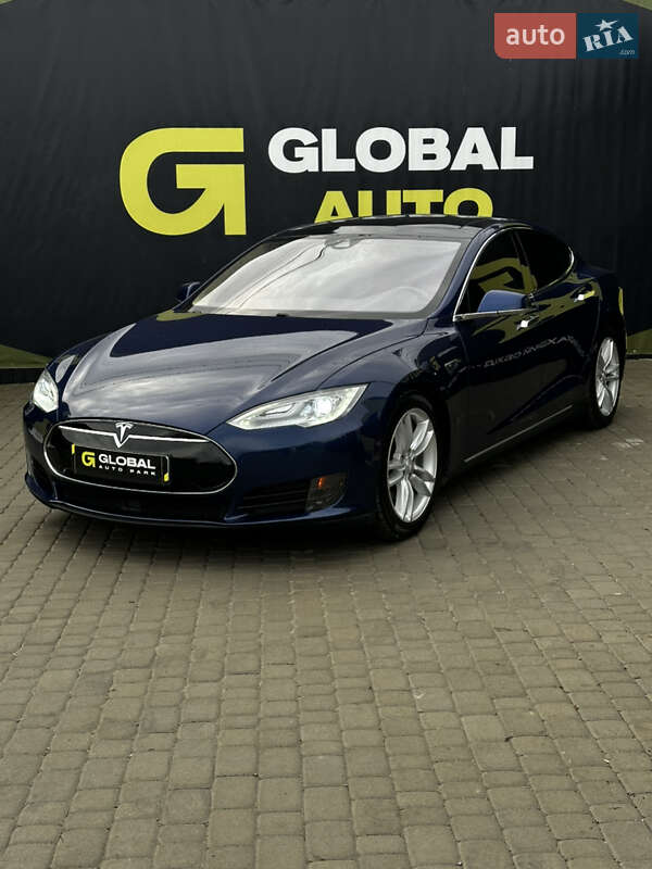 Лифтбек Tesla Model S 2016 в Львове