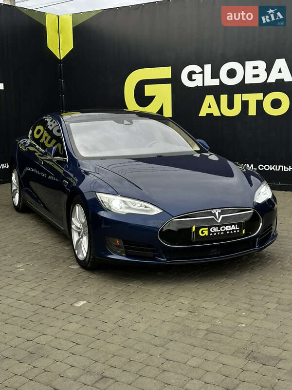 Лифтбек Tesla Model S 2016 в Львове