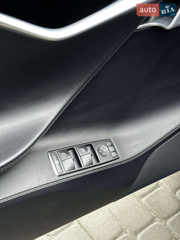 Лифтбек Tesla Model S 2016 в Львове