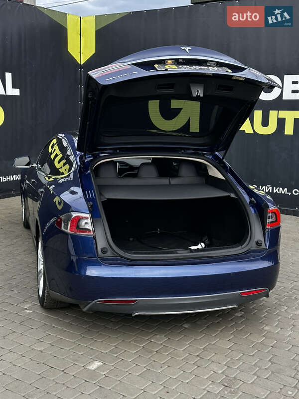 Лифтбек Tesla Model S 2016 в Львове
