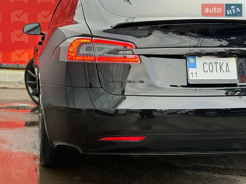 Лифтбек Tesla Model S 2019 в Киеве