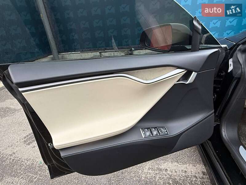 Лифтбек Tesla Model S 2019 в Киеве