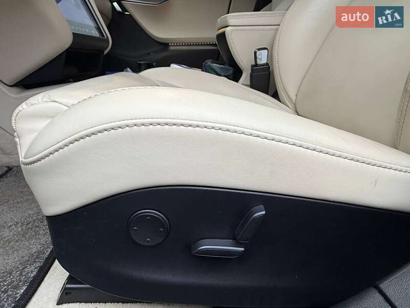 Лифтбек Tesla Model S 2019 в Киеве