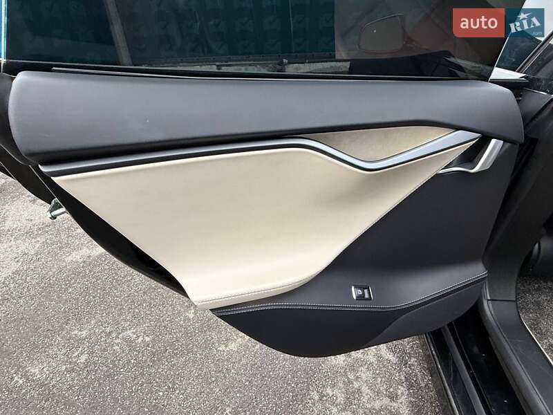 Лифтбек Tesla Model S 2019 в Киеве