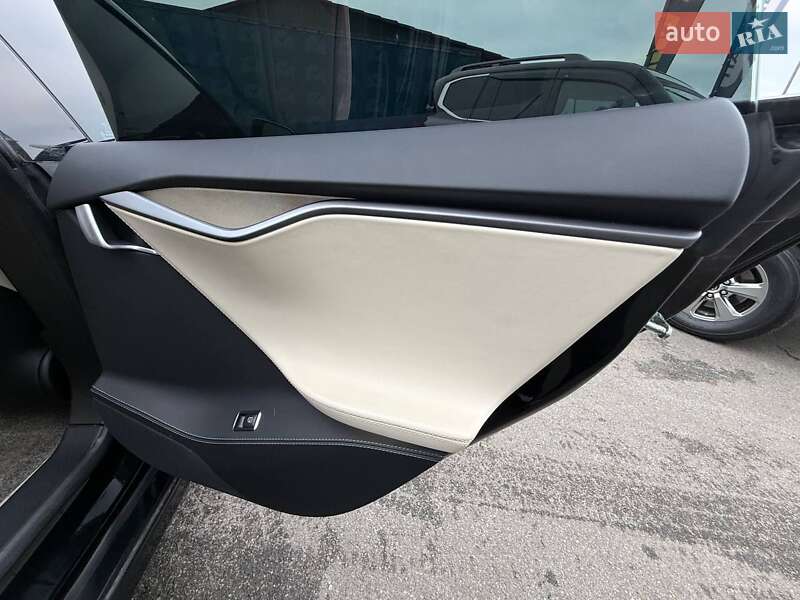 Лифтбек Tesla Model S 2019 в Киеве