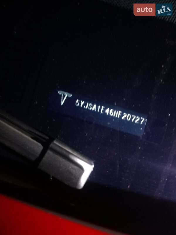 Лифтбек Tesla Model S 2017 в Сходнице