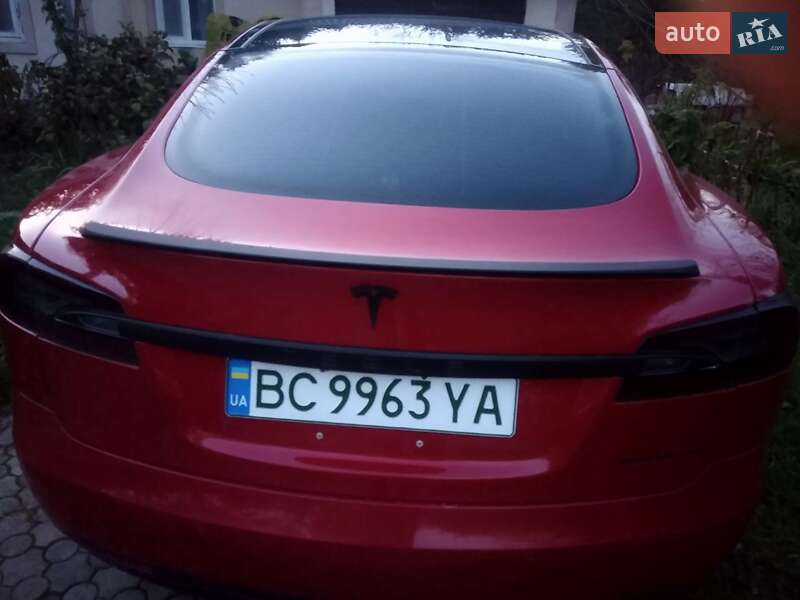 Лифтбек Tesla Model S 2017 в Сходнице