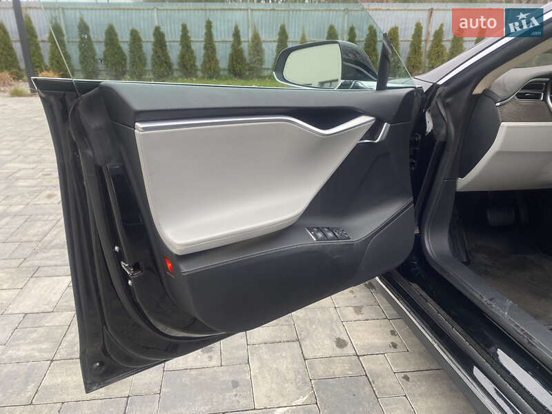 Лифтбек Tesla Model S 2013 в Луцке фото 13 Лифтбек Tesla Model S 2013 в Луцке