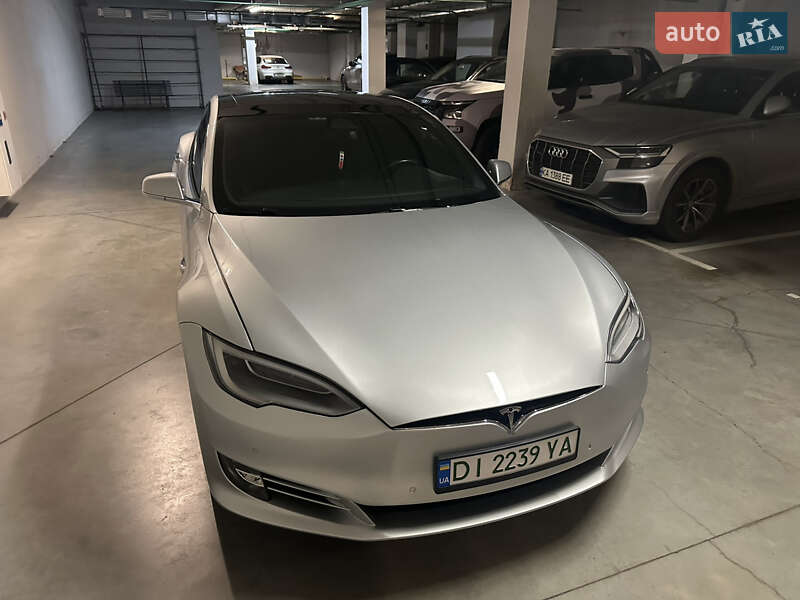 Лифтбек Tesla Model S 2018 в Киеве