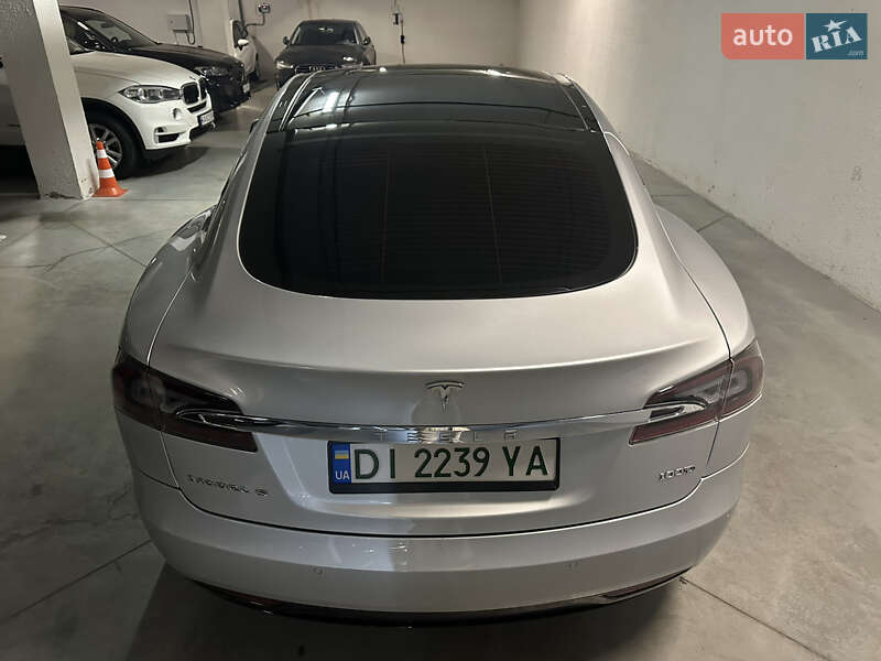 Лифтбек Tesla Model S 2018 в Киеве