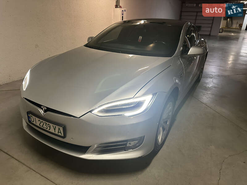 Лифтбек Tesla Model S 2018 в Киеве