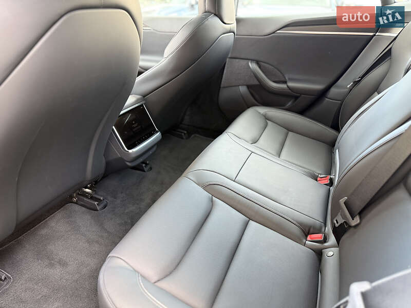 Лифтбек Tesla Model S 2023 в Киеве
