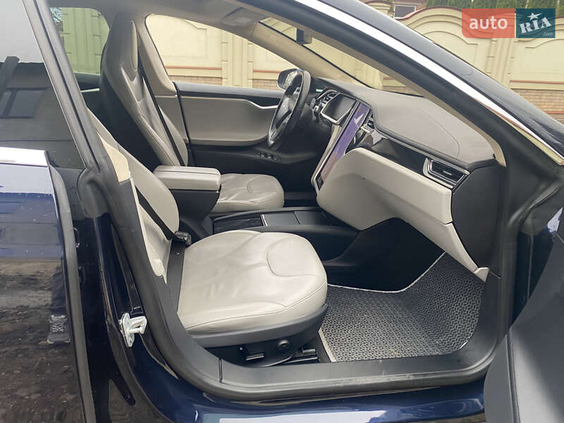 Лифтбек Tesla Model S 2013 в Коломые