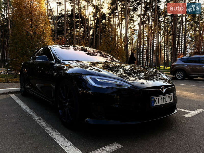 Ліфтбек Tesla Model S 2016 в Києві