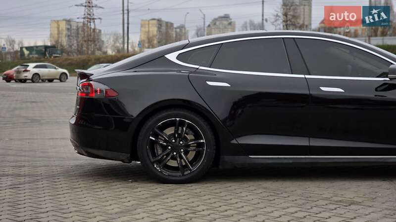 Ліфтбек Tesla Model S 2013 в Києві