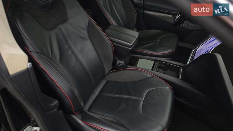 Ліфтбек Tesla Model S 2013 в Києві