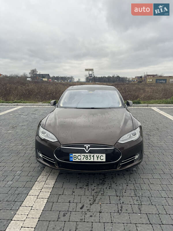 Лифтбек Tesla Model S 2014 в Львове