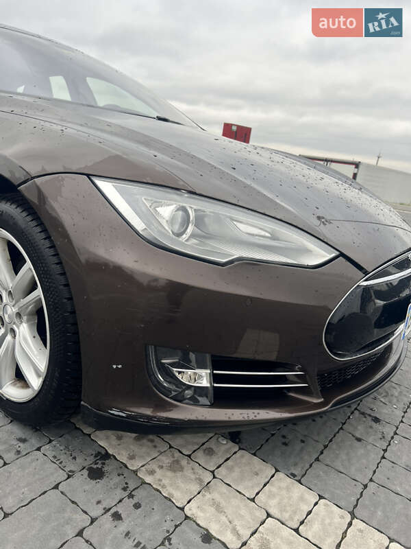 Лифтбек Tesla Model S 2014 в Львове