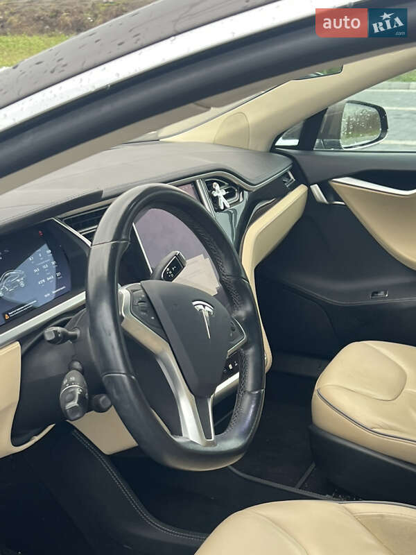 Лифтбек Tesla Model S 2014 в Львове