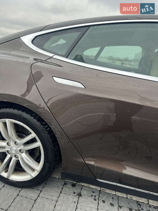 Лифтбек Tesla Model S 2014 в Львове