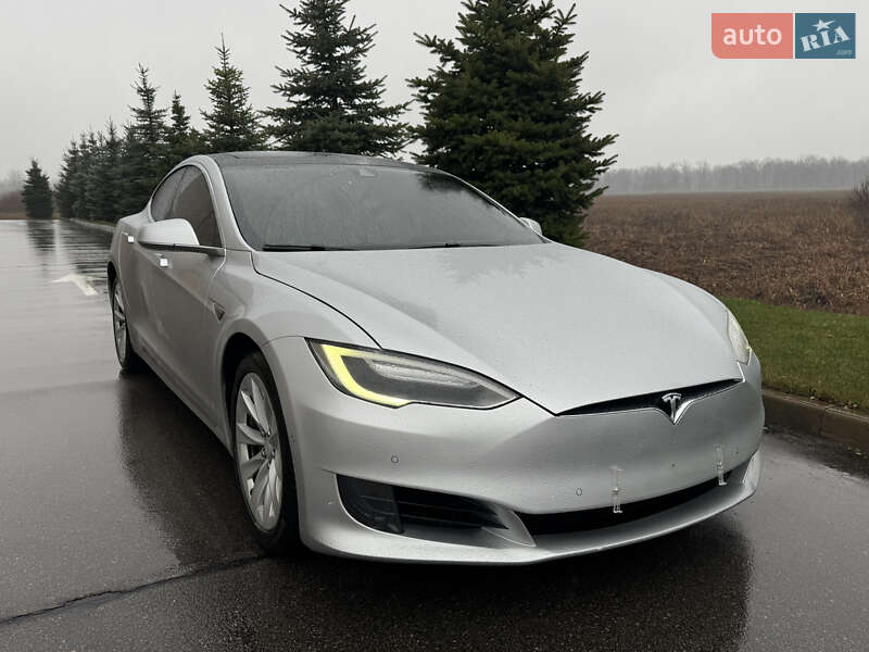 Лифтбек Tesla Model S 2016 в Киеве фото 5 Лифтбек Tesla Model S 2016 в Киеве