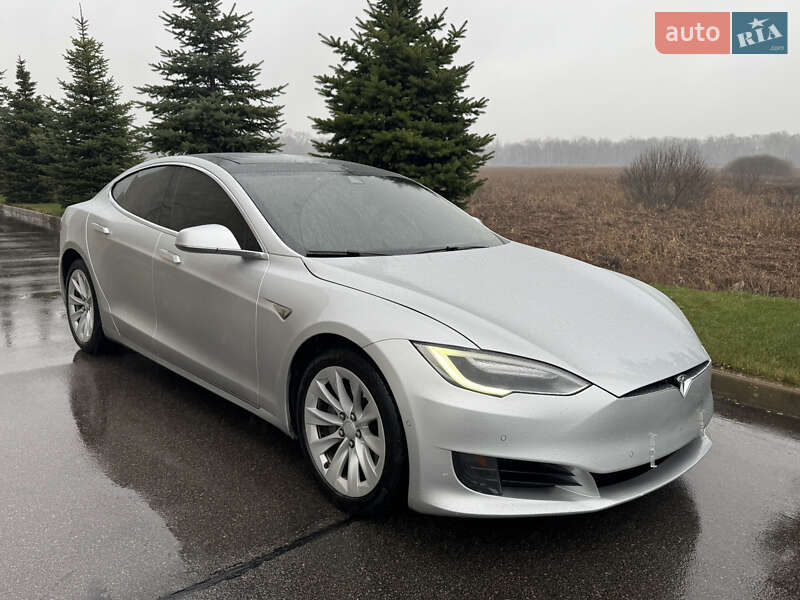 Лифтбек Tesla Model S 2016 в Киеве фото 8 Лифтбек Tesla Model S 2016 в Киеве