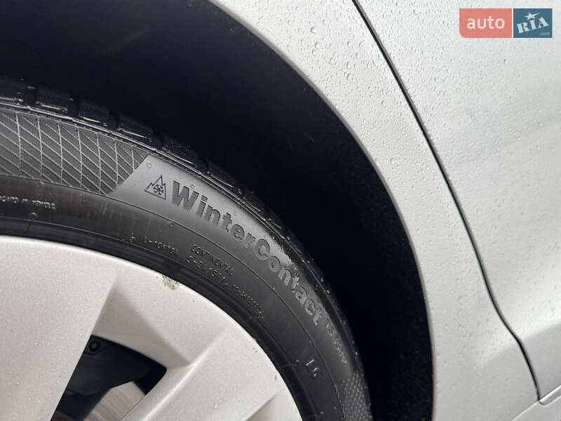 Лифтбек Tesla Model S 2016 в Киеве фото 22 Лифтбек Tesla Model S 2016 в Киеве