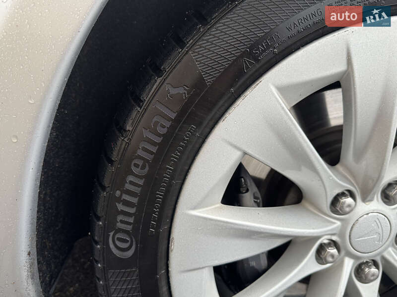 Лифтбек Tesla Model S 2016 в Киеве фото 21 Лифтбек Tesla Model S 2016 в Киеве