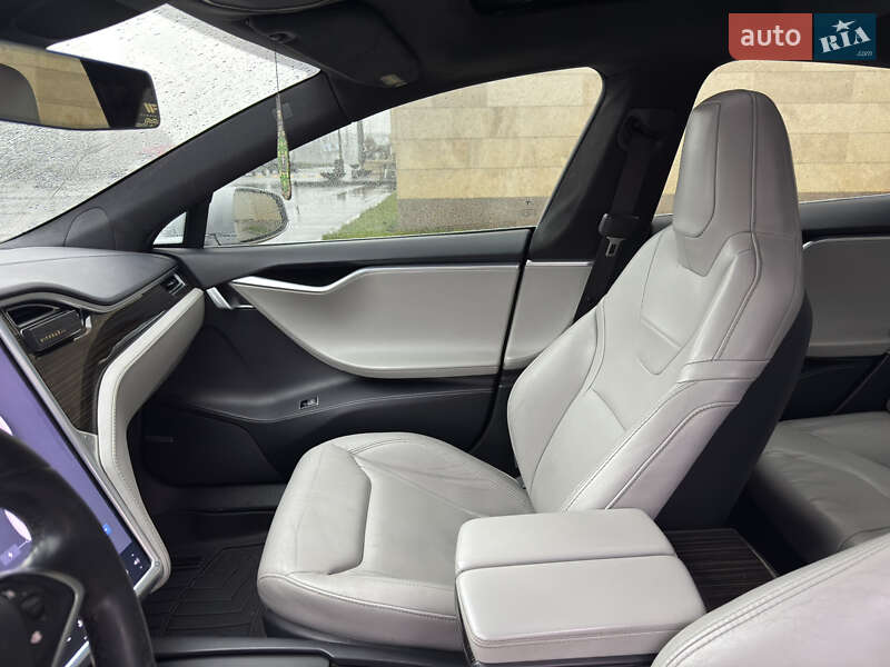 Лифтбек Tesla Model S 2016 в Киеве фото 31 Лифтбек Tesla Model S 2016 в Киеве