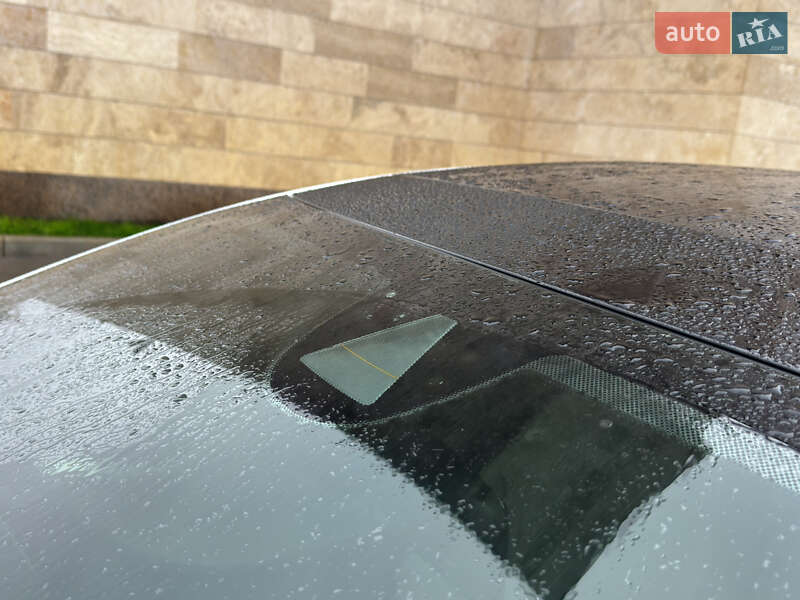 Лифтбек Tesla Model S 2016 в Киеве фото 23 Лифтбек Tesla Model S 2016 в Киеве