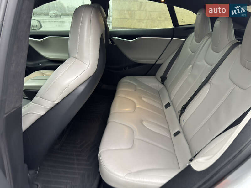 Лифтбек Tesla Model S 2016 в Киеве фото 35 Лифтбек Tesla Model S 2016 в Киеве