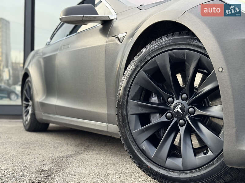 Ліфтбек Tesla Model S 2017 в Києві