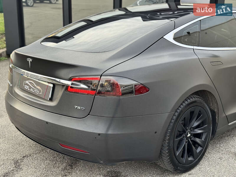 Ліфтбек Tesla Model S 2017 в Києві