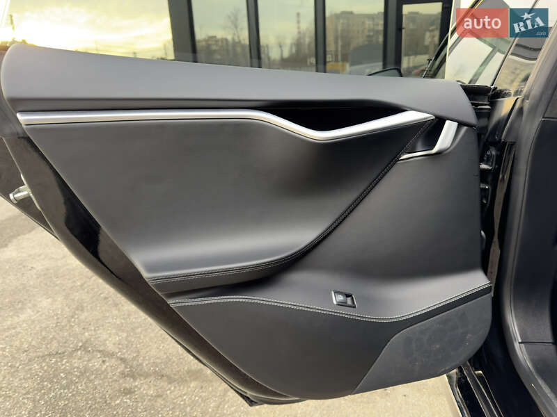 Ліфтбек Tesla Model S 2017 в Києві