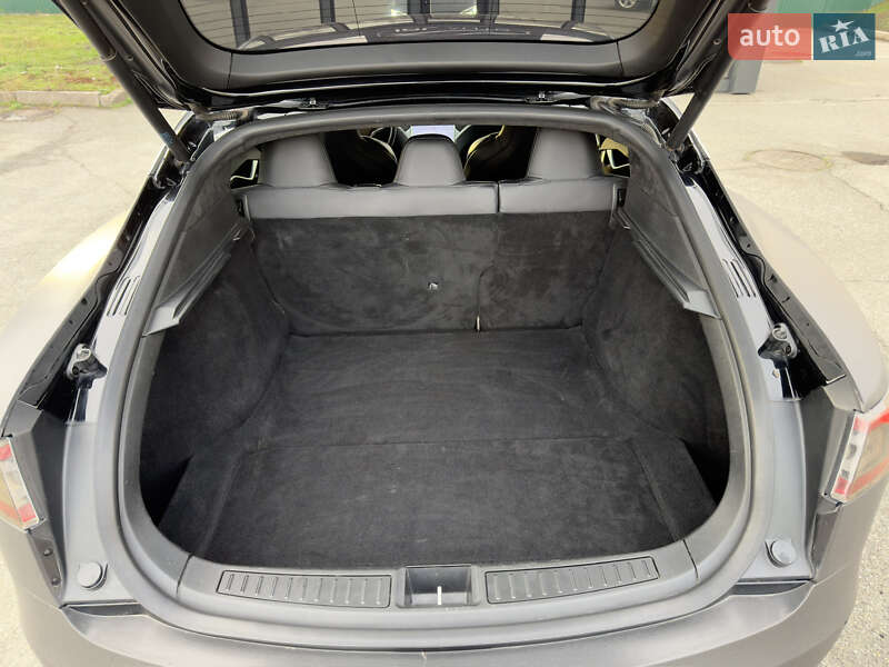 Ліфтбек Tesla Model S 2017 в Києві